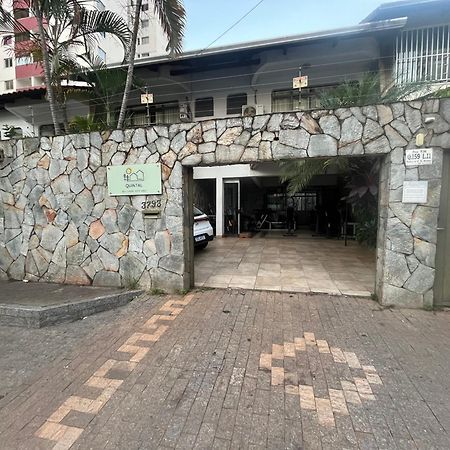 Casa Quintal Bueno! 5 Quartos Com Ar Split E Internet Ultra! Perto Do Melhor De Goiania! Marista Parques Areiao E Vaca Brava Hospital Premium Mater Dei Blue Fit Perdomo Goiania Shopping! Exterior photo